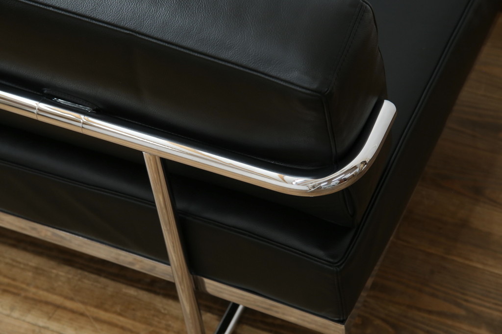 中古　美品　本革(レザー)　Cassina(カッシーナ)　Le Corbusier(ル・コルビュジエ)　LC5　シンプルモダンなデザインが素敵な3人掛けソファ(3Pソファ、三人掛け)(定価約174万円)(R-068572)
