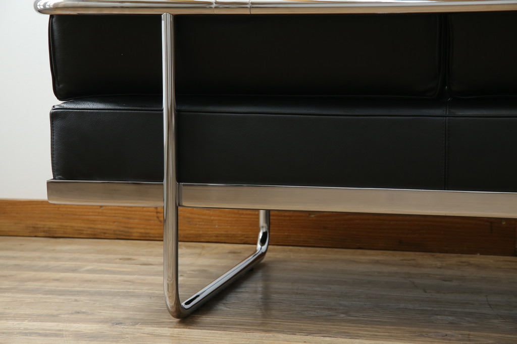 中古　美品　本革(レザー)　Cassina(カッシーナ)　Le Corbusier(ル・コルビュジエ)　LC5　シンプルモダンなデザインが素敵な3人掛けソファ(3Pソファ、三人掛け)(定価約174万円)(R-068572)