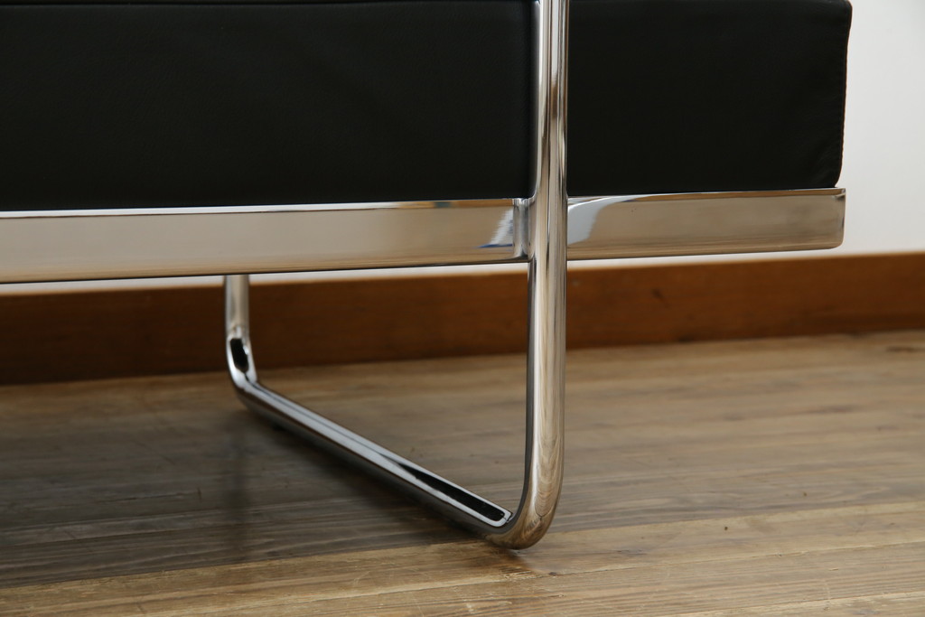 中古　美品　本革(レザー)　Cassina(カッシーナ)　Le Corbusier(ル・コルビュジエ)　LC5　シンプルモダンなデザインが素敵な3人掛けソファ(3Pソファ、三人掛け)(定価約174万円)(R-068572)