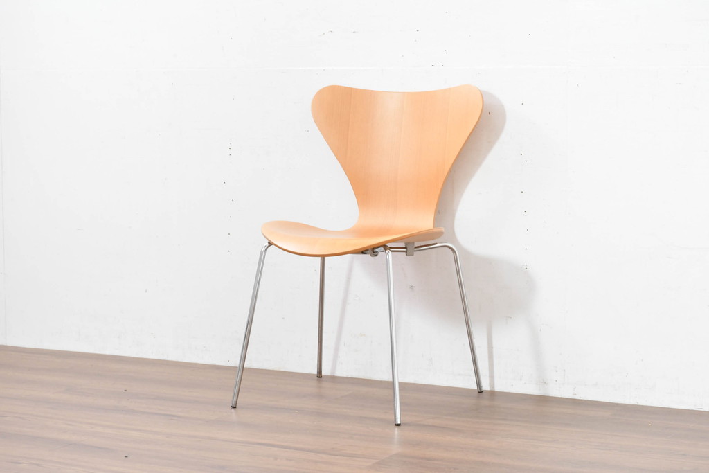中古　美品　FRITZ HANSEN(フリッツ・ハンセン)　SERIES 7(セブンチェア)　ビーチ材　北欧モダンなお部屋におすすめ!シャープな脚がお洒落なダイニングチェア(板座チェア、椅子、イス)(R-084272)