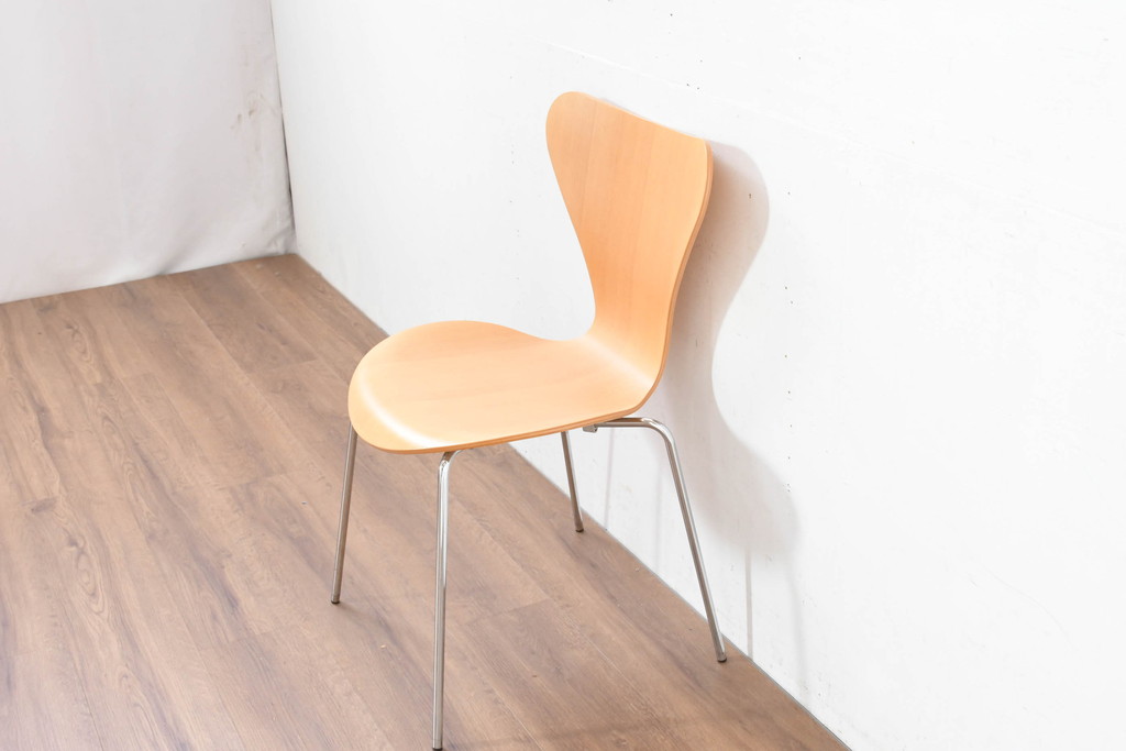 中古　美品　FRITZ HANSEN(フリッツ・ハンセン)　SERIES 7(セブンチェア)　ビーチ材　北欧モダンなお部屋におすすめ!シャープな脚がお洒落なダイニングチェア(板座チェア、椅子、イス)(R-084272)