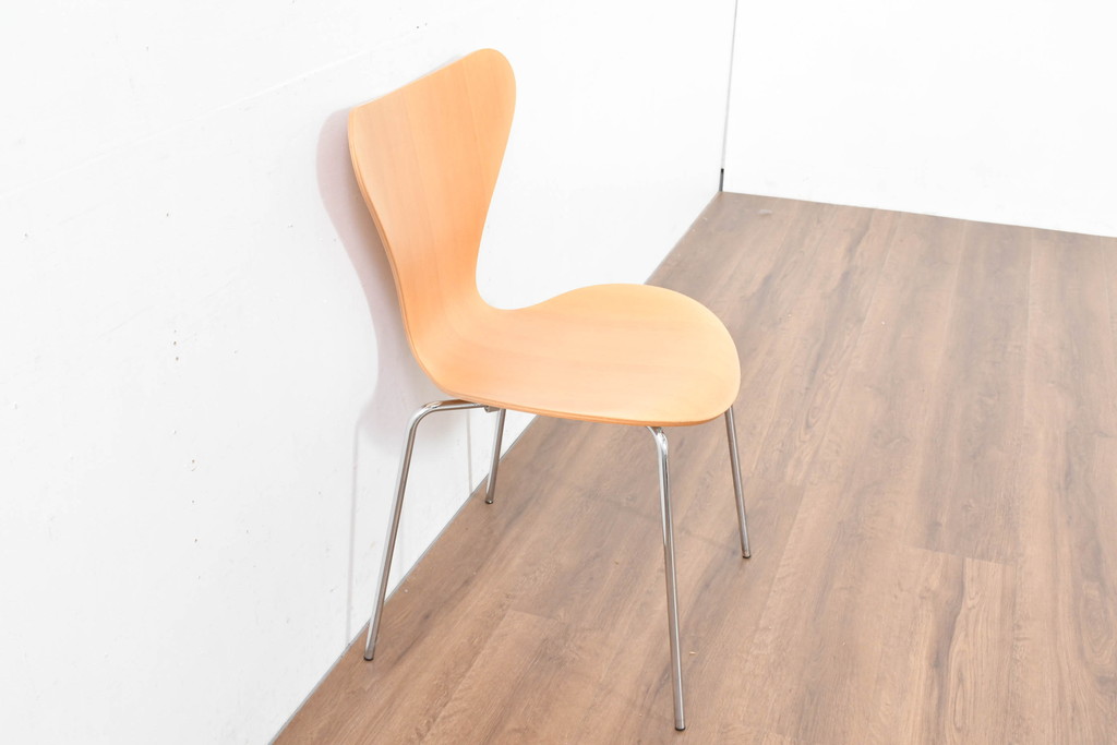 中古　美品　FRITZ HANSEN(フリッツ・ハンセン)　SERIES 7(セブンチェア)　ビーチ材　北欧モダンなお部屋におすすめ!シャープな脚がお洒落なダイニングチェア(板座チェア、椅子、イス)(R-084272)