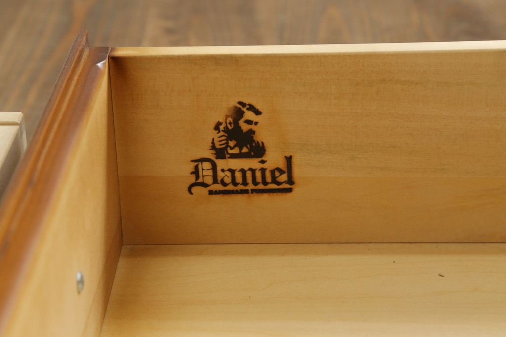 中古　横浜ダニエル(daniel)　アーリーアメリカンシリーズ　気品漂うデザインが魅力のA-102型和タンス(引き出し、衣装盆、和箪笥、衣装箪笥、着物箪笥)(定価約150万円)(R-076878)
