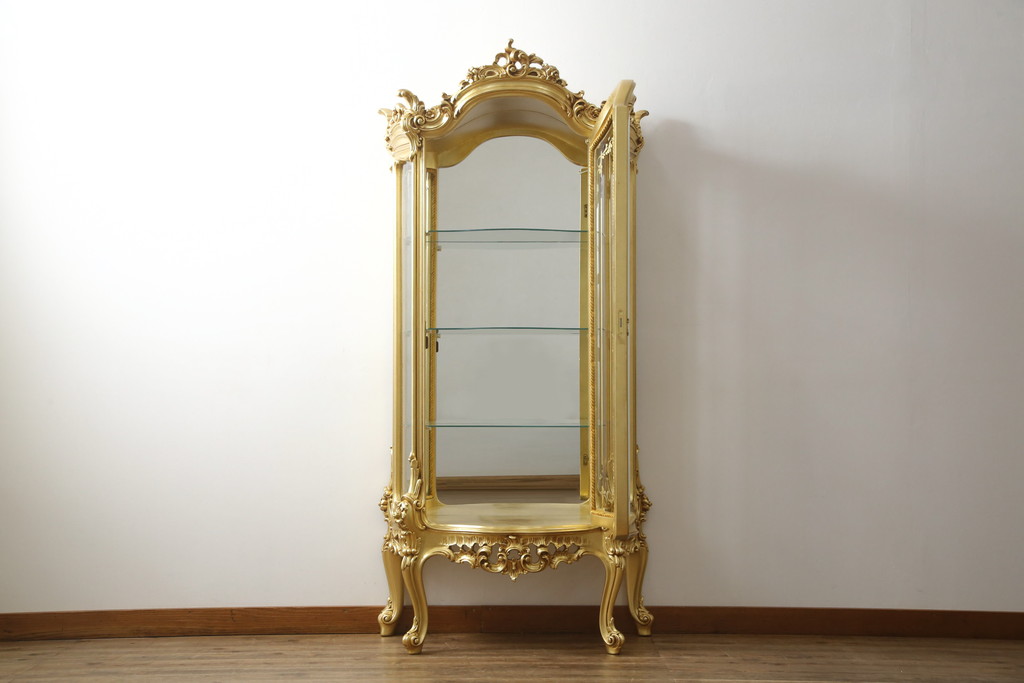 中古　美品　SILIK(シリック)　ロココ調　背面鏡張り　華やかな色合いと装飾が魅力的なキャビネット(キュリオケース、ガラスケース、ショーケース、飾り棚、陳列棚、食器棚、店舗什器)(定価約290万円)(R-076246)