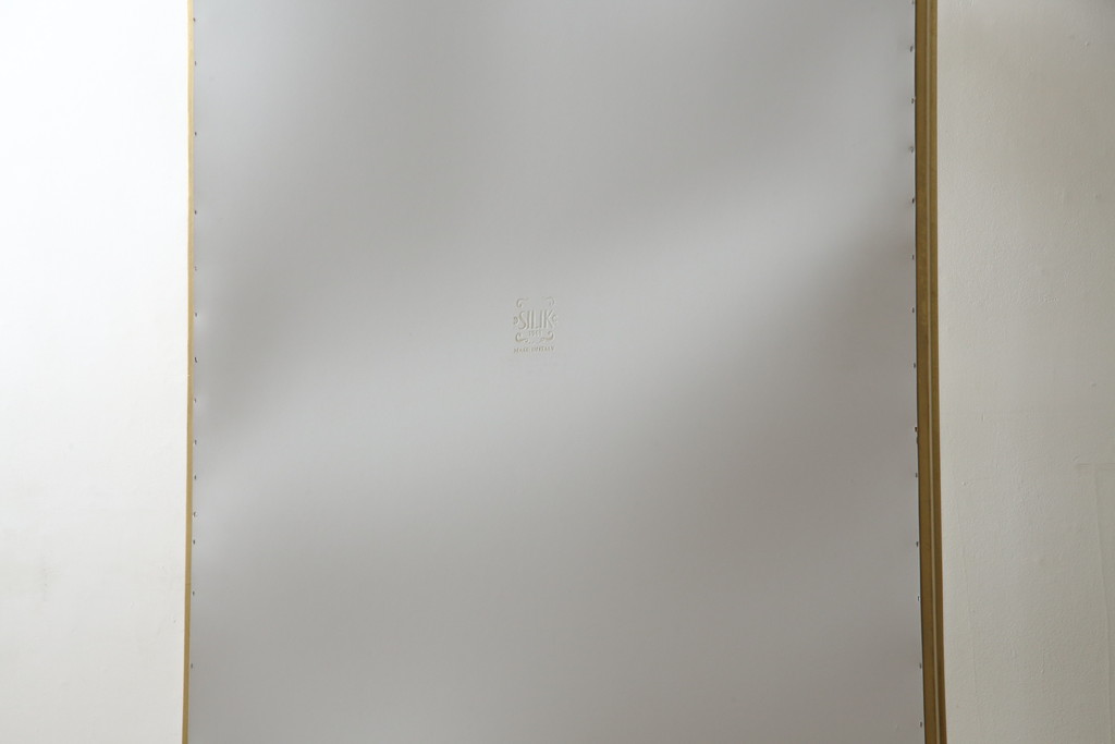 中古　美品　SILIK(シリック)　ロココ調　背面鏡張り　華やかな色合いと装飾が魅力的なキャビネット(キュリオケース、ガラスケース、ショーケース、飾り棚、陳列棚、食器棚、店舗什器)(定価約290万円)(R-076246)