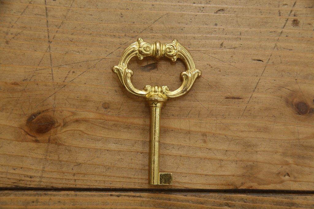 中古　美品　SILIK(シリック)　ロココ調　背面鏡張り　華やかな色合いと装飾が魅力的なキャビネット(キュリオケース、ガラスケース、ショーケース、飾り棚、陳列棚、食器棚、店舗什器)(定価約290万円)(R-076246)