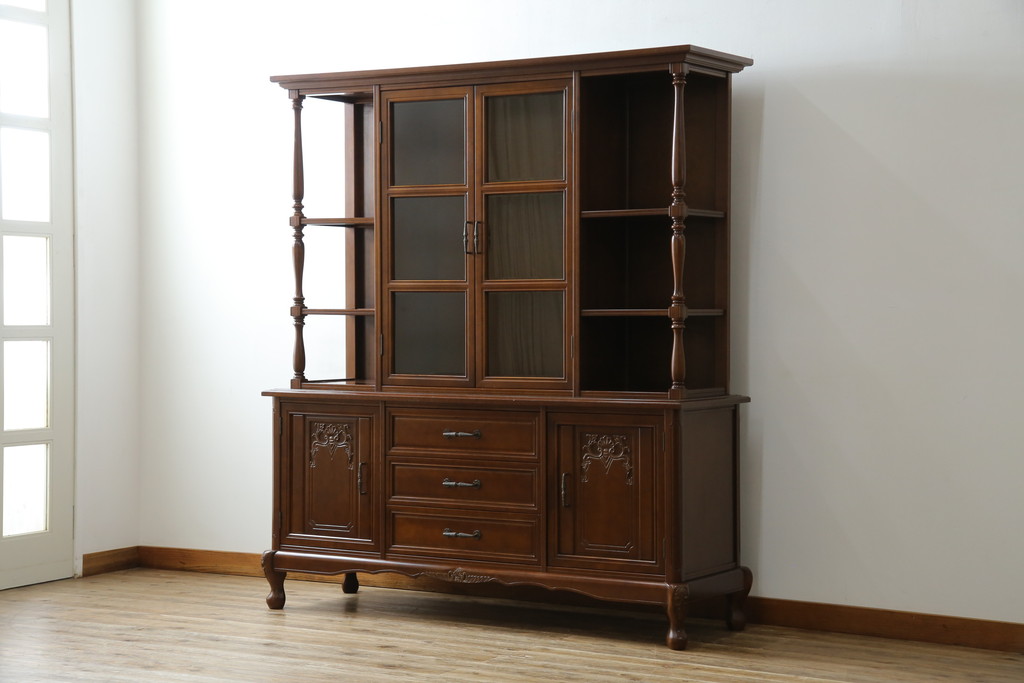 中古　美品　国会議事堂納品の高級家具メーカー　徳田家具　細部まで丁寧につくりこまれた重厚感あるキャビネット(収納棚、飾り棚、ガラスケース、ショーケース、戸棚、店舗什器)(R-068115)