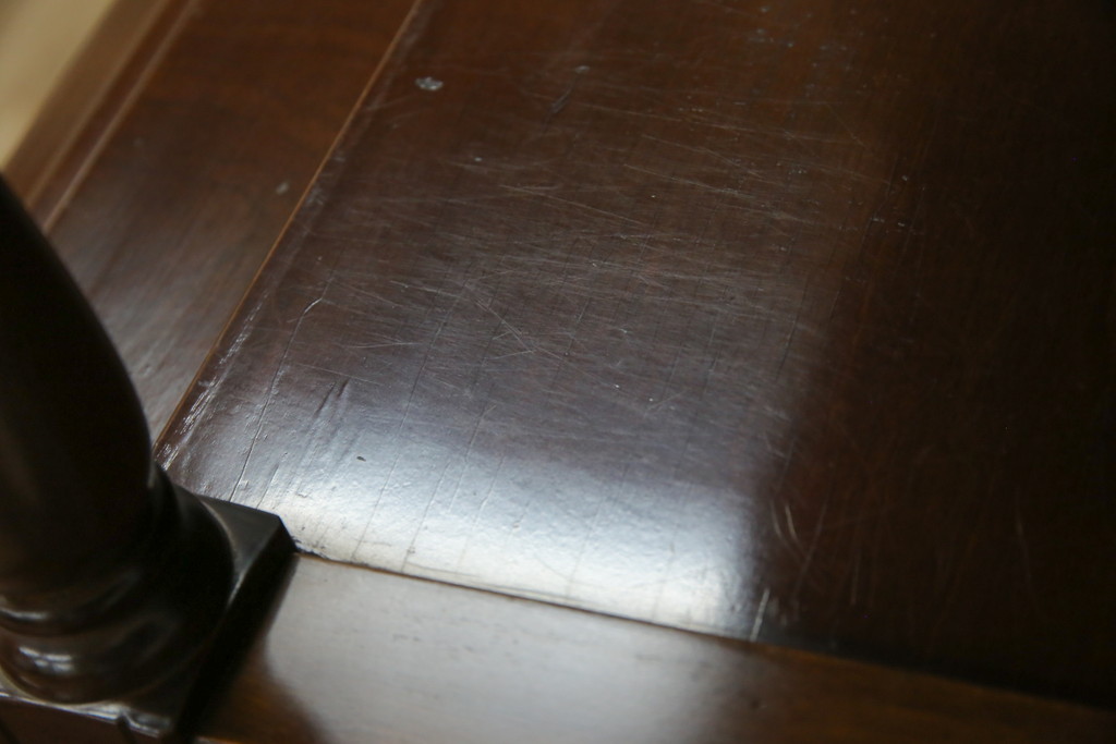中古　美品　国会議事堂納品の高級家具メーカー　徳田家具　細部まで丁寧につくりこまれた重厚感あるキャビネット(収納棚、飾り棚、ガラスケース、ショーケース、戸棚、店舗什器)(R-068115)