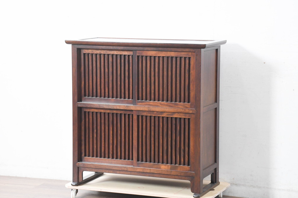 中古　美品　松本民芸家具　A型舞良茶タンス　洗練された佇まいの収納棚(下駄箱、靴箱、本箱、戸棚、食器棚、サイドボード)(R-084125)