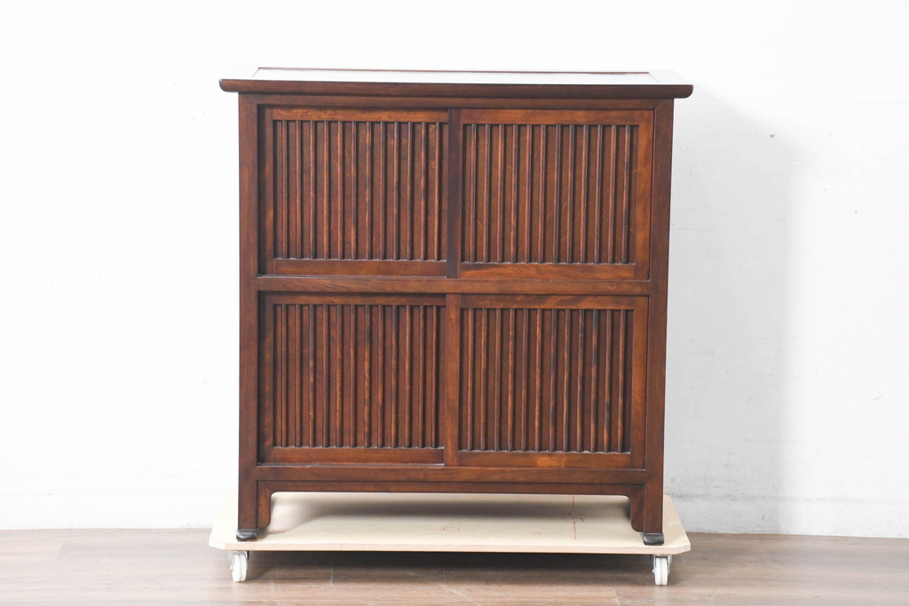 中古　美品　松本民芸家具　A型舞良茶タンス　洗練された佇まいの収納棚(下駄箱、靴箱、本箱、戸棚、食器棚、サイドボード)(R-084125)