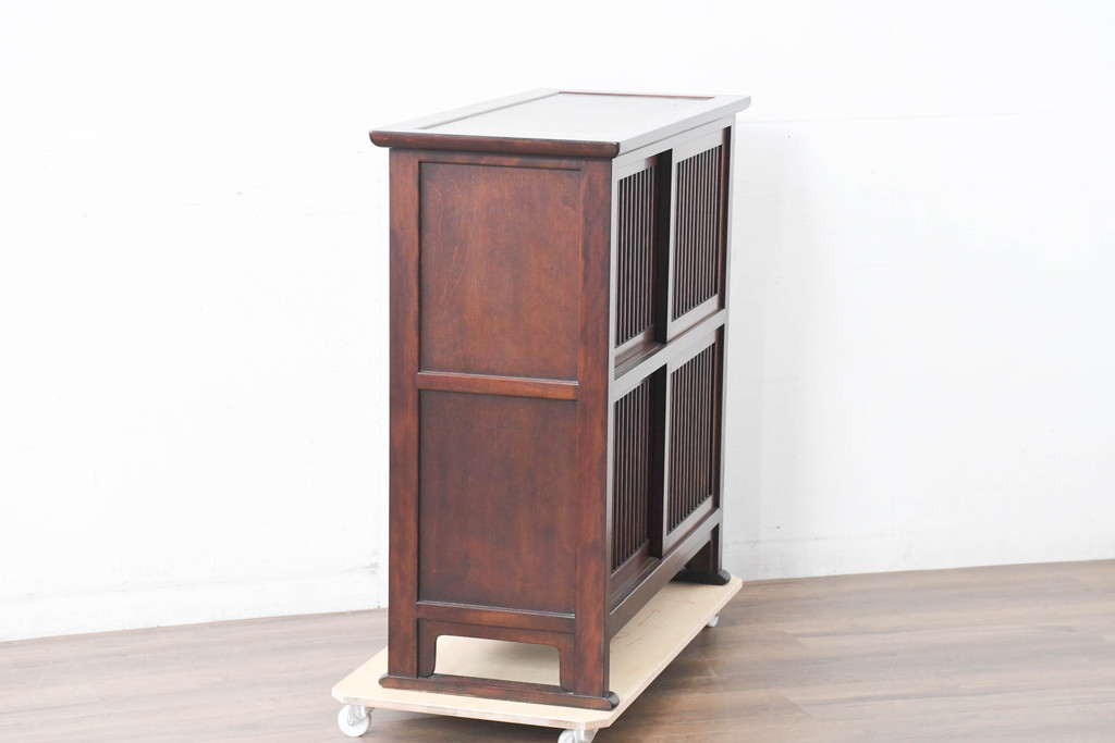 中古　美品　松本民芸家具　A型舞良茶タンス　洗練された佇まいの収納棚(下駄箱、靴箱、本箱、戸棚、食器棚、サイドボード)(R-084125)