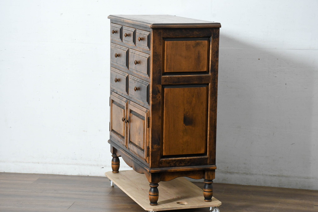 中古　美品　国産職人手作り　アンティーク調　作りの良い脚付き民芸キャビネット・下段(収納棚、戸棚、サイドキャビネット、引き出し、サイドチェスト)(R-084341)
