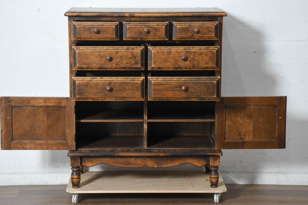 中古　美品　国産職人手作り　アンティーク調　作りの良い脚付き民芸キャビネット・下段(収納棚、戸棚、サイドキャビネット、引き出し、サイドチェスト)(R-084341)