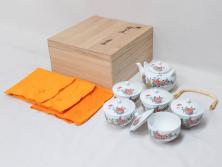 【骨董買取】重要無形文化財　人間国宝　十四代　酒井田柿右衛門(Sakaida Kakiemon)　錦　牡丹鳥文　茶器(土瓶、急須、湯呑み、湯のみ茶碗、蓋付、茶道具、和食器、色絵)を買取りました。