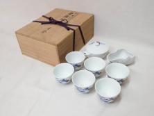 【骨董買取】人間国宝　十二代　酒井田柿右衛門(Sakaida Kakiemon)　染錦柿画　茶器(急須、湯冷まし、湯呑み、湯のみ、茶道具、和食器)を買取りました。