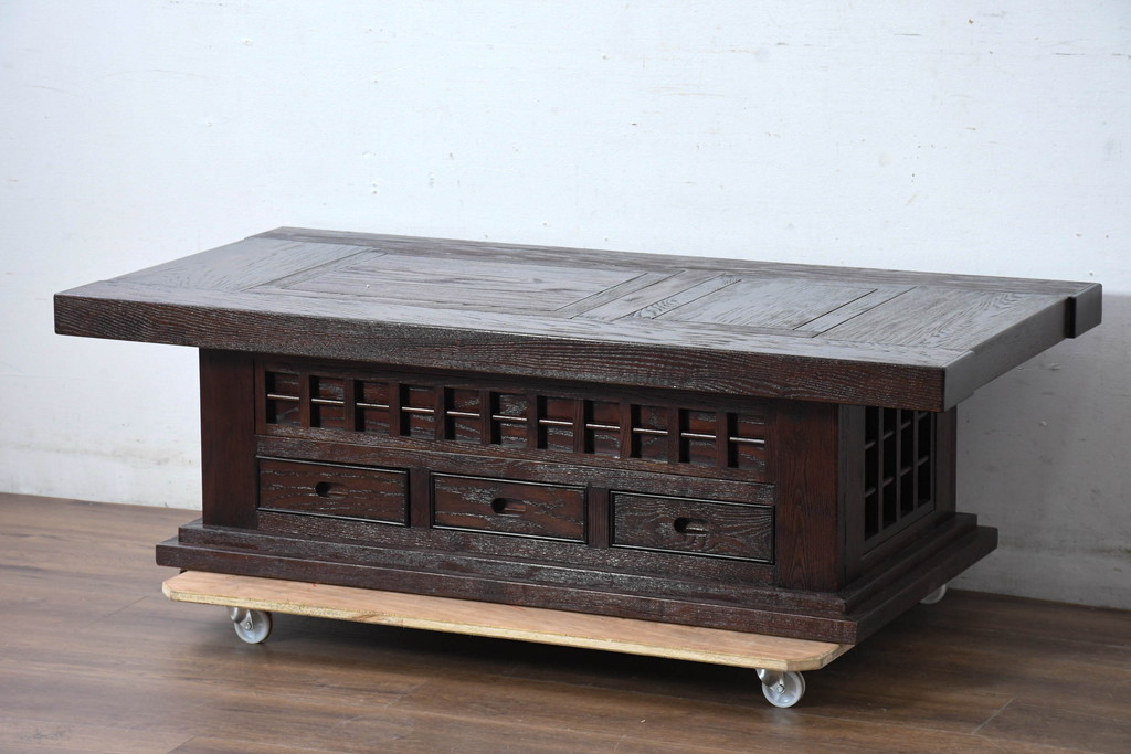中古　美品　栗材　無垢材　浮造り仕上げ　重厚な佇まいの囲炉裏テーブル(木製火鉢、長火鉢、ローテーブル、センターテーブル、リビングテーブル、座卓)(R-084281)