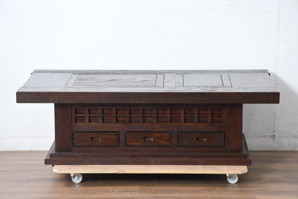 中古　美品　栗材　無垢材　浮造り仕上げ　重厚な佇まいの囲炉裏テーブル(木製火鉢、長火鉢、ローテーブル、センターテーブル、リビングテーブル、座卓)(R-084281)
