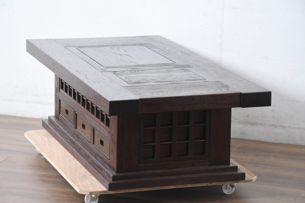 中古　美品　栗材　無垢材　浮造り仕上げ　重厚な佇まいの囲炉裏テーブル(木製火鉢、長火鉢、ローテーブル、センターテーブル、リビングテーブル、座卓)(R-084281)