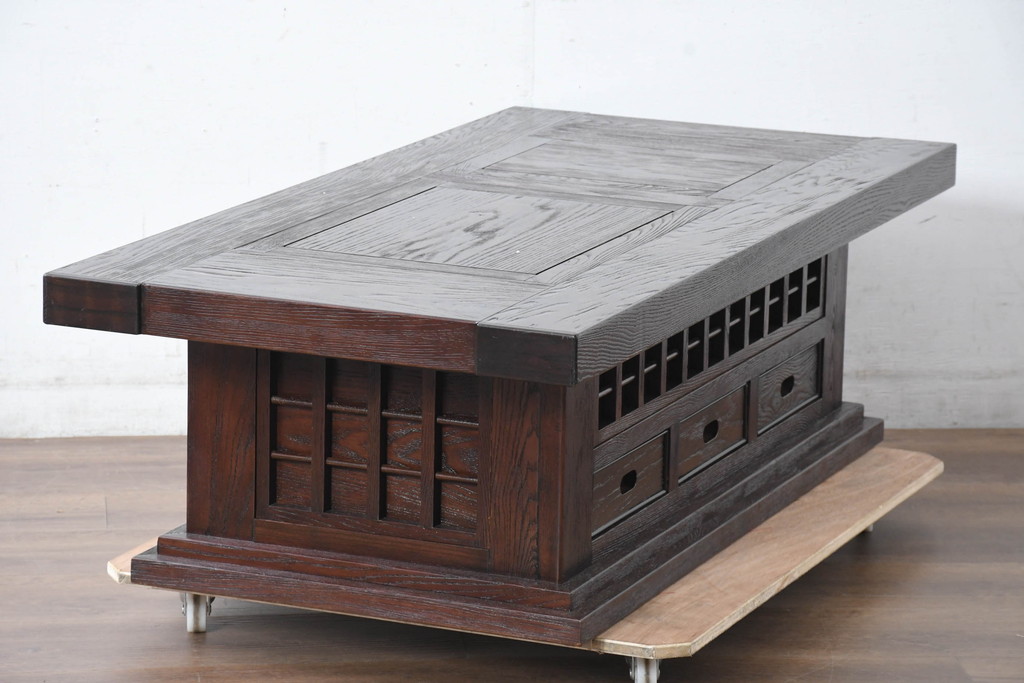 中古　美品　栗材　無垢材　浮造り仕上げ　重厚な佇まいの囲炉裏テーブル(木製火鉢、長火鉢、ローテーブル、センターテーブル、リビングテーブル、座卓)(R-084281)