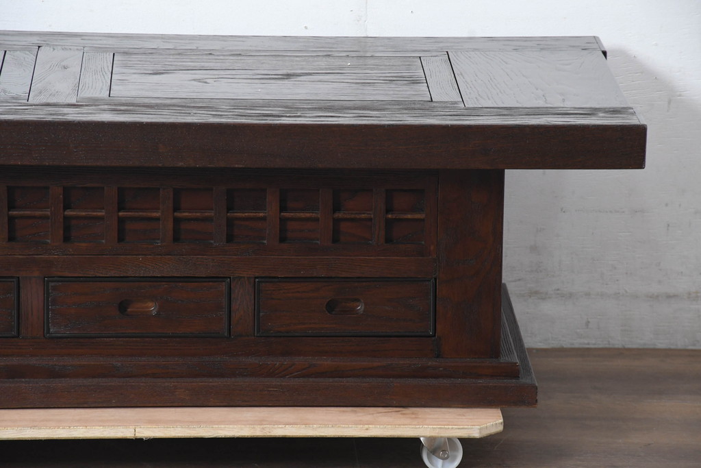 中古　美品　栗材　無垢材　浮造り仕上げ　重厚な佇まいの囲炉裏テーブル(木製火鉢、長火鉢、ローテーブル、センターテーブル、リビングテーブル、座卓)(R-084281)