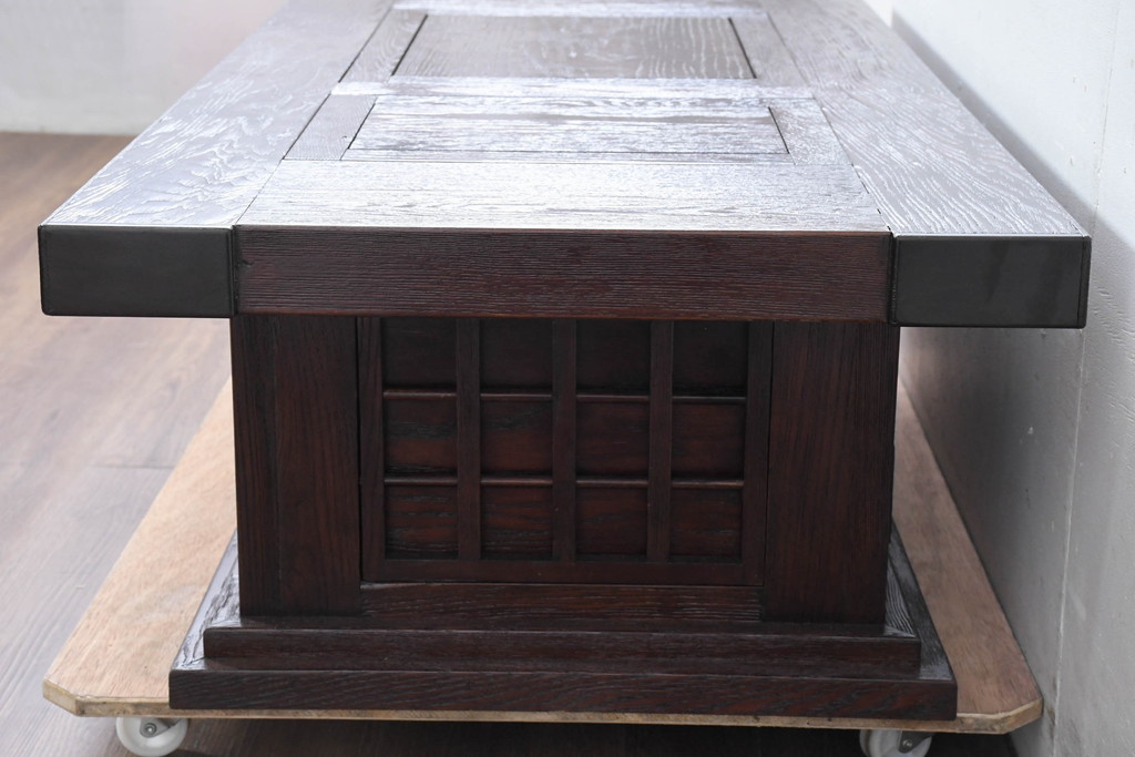 中古　美品　栗材　無垢材　浮造り仕上げ　重厚な佇まいの囲炉裏テーブル(木製火鉢、長火鉢、ローテーブル、センターテーブル、リビングテーブル、座卓)(R-084281)