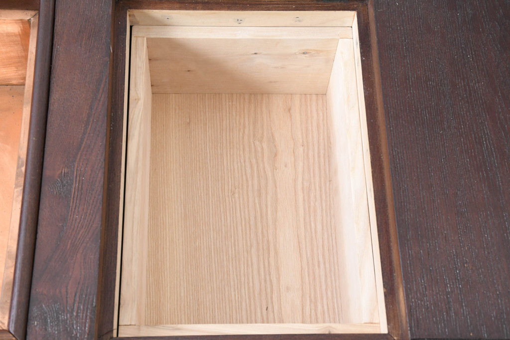中古　美品　栗材　無垢材　浮造り仕上げ　重厚な佇まいの囲炉裏テーブル(木製火鉢、長火鉢、ローテーブル、センターテーブル、リビングテーブル、座卓)(R-084281)