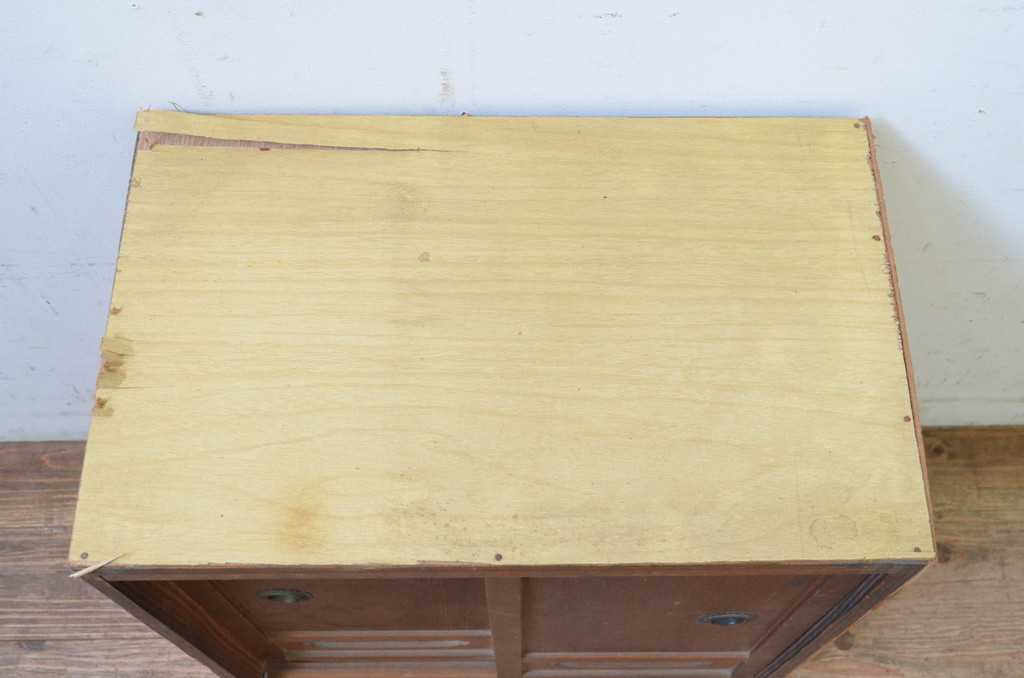 和製アンティーク　古い木味の小さな戸棚(サイドボード、収納棚、食器棚、サイドキャビネット、本箱、ブックケース)(R-069452)