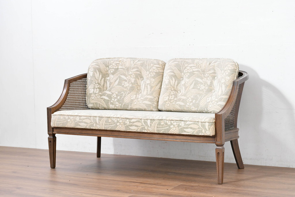 中古　展示品　美品　カリモク家具(karimoku)　domani(ドマーニ)　QUEENS LIFE(クイーンズライフ)　優雅なフォルムと柔らかな色合いでどんな空間にも馴染む!クラシカルな2人掛けソファ(2Pソファ、二人掛けソファ)(定価約29万円)(R-084304)