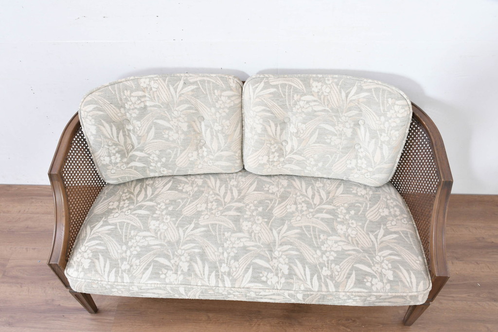 中古　展示品　美品　カリモク家具(karimoku)　domani(ドマーニ)　QUEENS LIFE(クイーンズライフ)　優雅なフォルムと柔らかな色合いでどんな空間にも馴染む!クラシカルな2人掛けソファ(2Pソファ、二人掛けソファ)(定価約29万円)(R-084304)