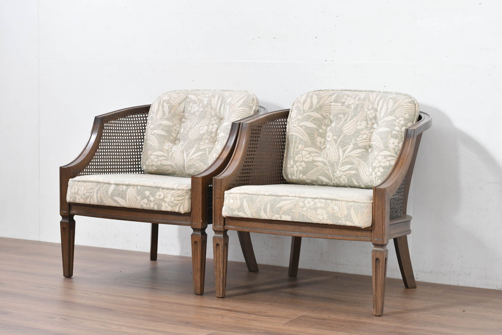中古　展示品　美品　カリモク家具(karimoku)　domani(ドマーニ)　QUEENS LIFE(クイーンズライフ)　優雅なフォルムと柔らかな色合いでどんな空間にも馴染む!クラシカルな1人掛けソファ2脚セット(1Pソファ、一人掛けソファ、バラ売り可能)(定価2脚で約36万円)(R-084303)