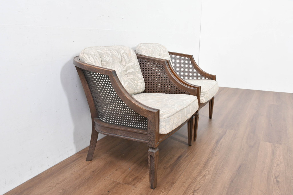中古　展示品　美品　カリモク家具(karimoku)　domani(ドマーニ)　QUEENS LIFE(クイーンズライフ)　優雅なフォルムと柔らかな色合いでどんな空間にも馴染む!クラシカルな1人掛けソファ2脚セット(1Pソファ、一人掛けソファ、バラ売り可能)(定価2脚で約36万円)(R-084303)