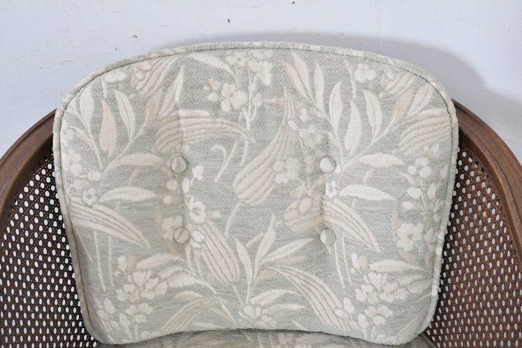 中古　展示品　美品　カリモク家具(karimoku)　domani(ドマーニ)　QUEENS LIFE(クイーンズライフ)　優雅なフォルムと柔らかな色合いでどんな空間にも馴染む!クラシカルな1人掛けソファ2脚セット(1Pソファ、一人掛けソファ、バラ売り可能)(定価2脚で約36万円)(R-084303)