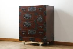 中古　美品　仙台民芸箪笥　欅産業　漆塗り　力強い杢目と立派な金具が目を惹く仙台箪笥(引き出し、収納タンス、整理箪笥、サイドチェスト)(R-076738)