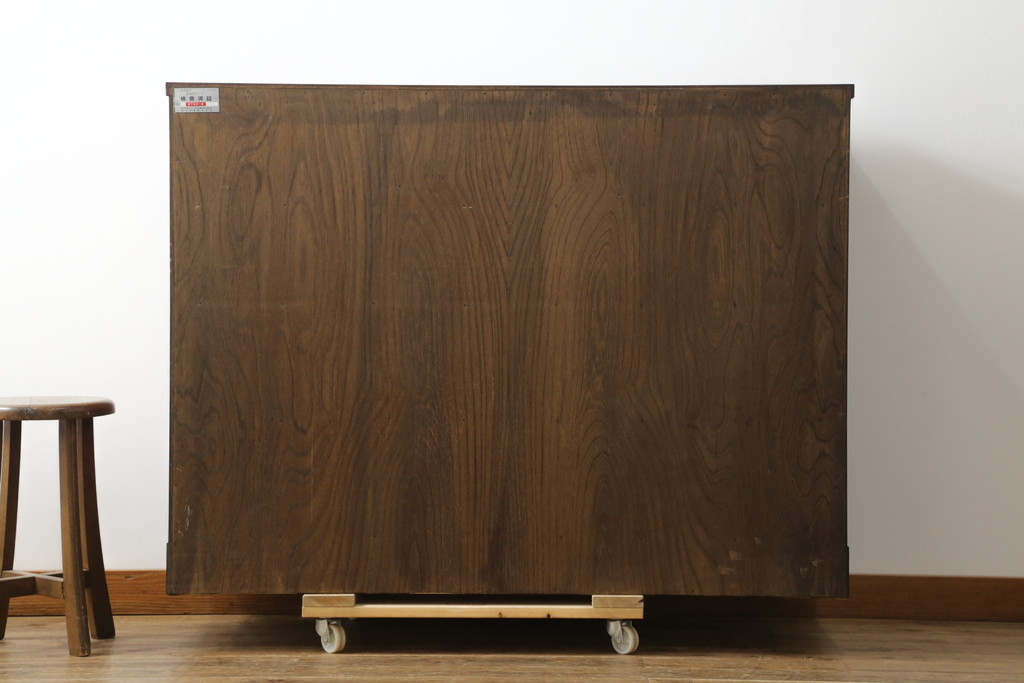 中古　美品　岩谷堂箪笥　力強い木目と存在感のある龍の金具が目を惹くチェスト(引き出し、サイドボード、サイドチェスト、和箪笥、収納箪笥、衣装箪笥、整理箪笥)(R-076739)