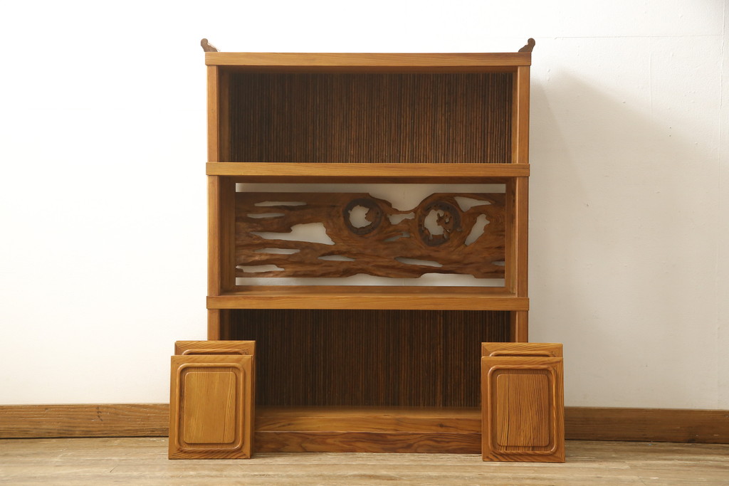 ビンテージ家具　未使用展示品　三方肥松(老松、アブラマツ)　珍しい材でつくられた、木目の美しさが目を引く茶棚(収納棚、茶箪笥、飾り棚、ヴィンテージ)(R-053567)