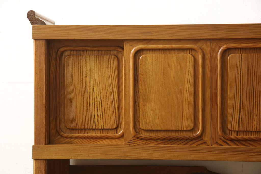 ビンテージ家具　未使用展示品　三方肥松(老松、アブラマツ)　珍しい材でつくられた、木目の美しさが目を引く茶棚(収納棚、茶箪笥、飾り棚、ヴィンテージ)(R-053567)