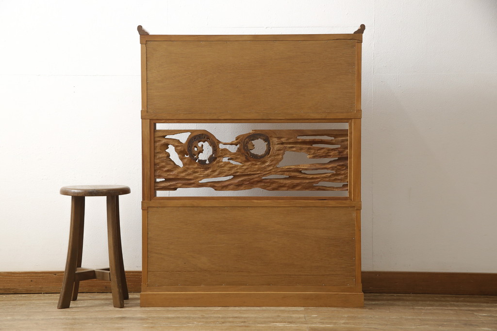 ビンテージ家具　未使用展示品　三方肥松(老松、アブラマツ)　珍しい材でつくられた、木目の美しさが目を引く茶棚(収納棚、茶箪笥、飾り棚、ヴィンテージ)(R-053567)