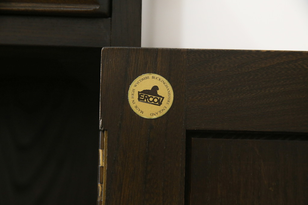 イギリスヴィンテージ　ビンテージ家具　ERCOL(アーコール)　クラシカルな佇まいが魅力的な希少モデルのサイドボード(収納棚、戸棚、キャビネット)(R-051407)