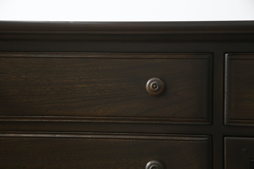 イギリスヴィンテージ　ビンテージ家具　ERCOL(アーコール)　クラシカルな佇まいが魅力的な希少モデルのサイドボード(収納棚、戸棚、キャビネット)(R-051407)