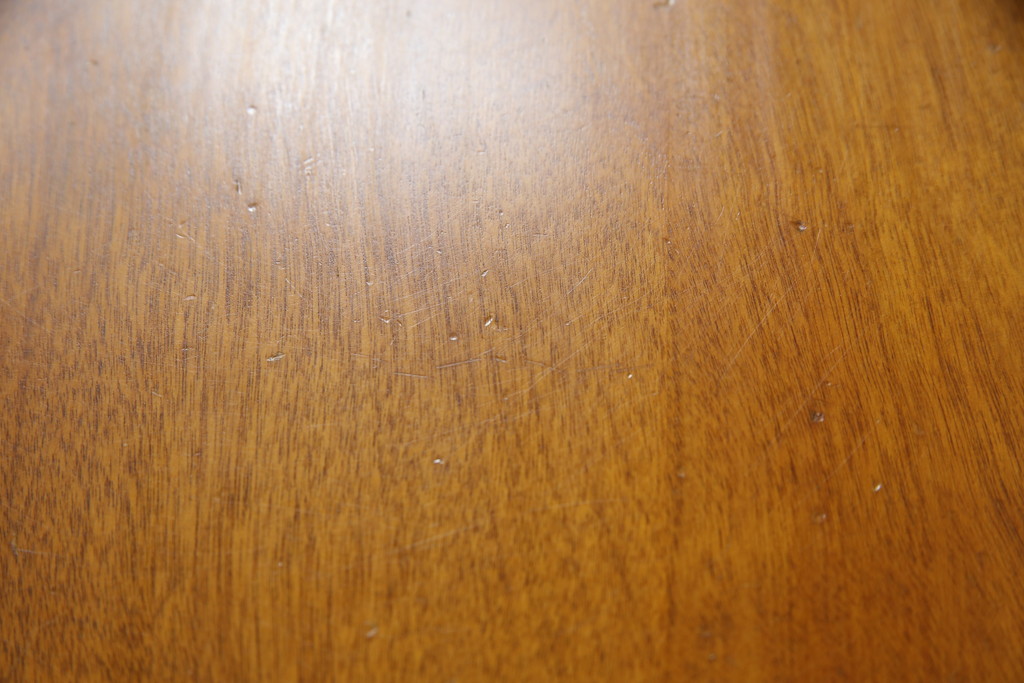 中古　横浜クラシック家具　ダニエル(Daniel)　　レオナ (Leona)　A-317　温かみのある色合いが魅力の丸テーブル(ローテーブル、ラウンドテーブル、コーヒーテーブル、サイドテーブル)(定価約21万円)(R-072580)