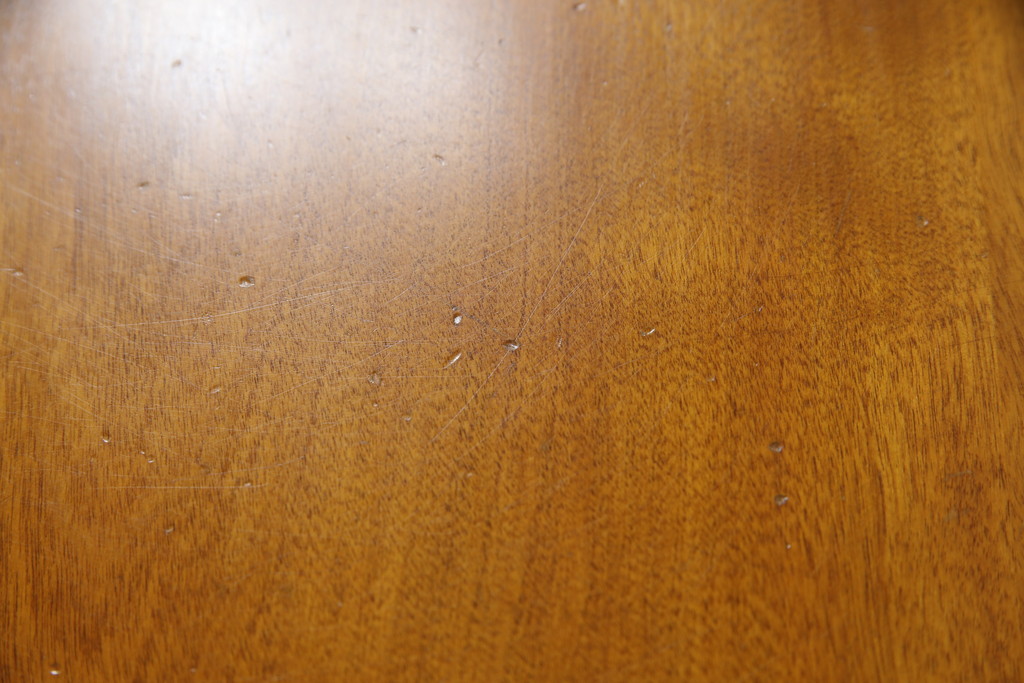 中古　横浜クラシック家具　ダニエル(Daniel)　　レオナ (Leona)　A-317　温かみのある色合いが魅力の丸テーブル(ローテーブル、ラウンドテーブル、コーヒーテーブル、サイドテーブル)(定価約21万円)(R-072580)