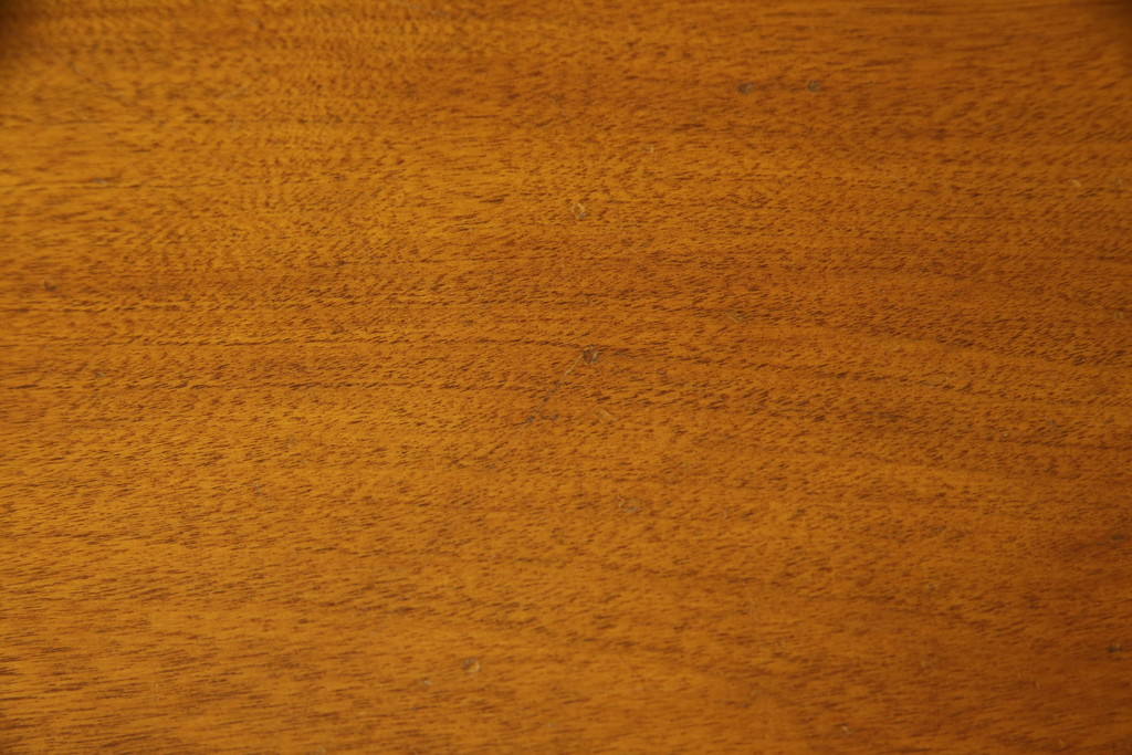 中古　横浜クラシック家具　ダニエル(Daniel)　　レオナ (Leona)　A-317　温かみのある色合いが魅力の丸テーブル(ローテーブル、ラウンドテーブル、コーヒーテーブル、サイドテーブル)(定価約21万円)(R-072580)