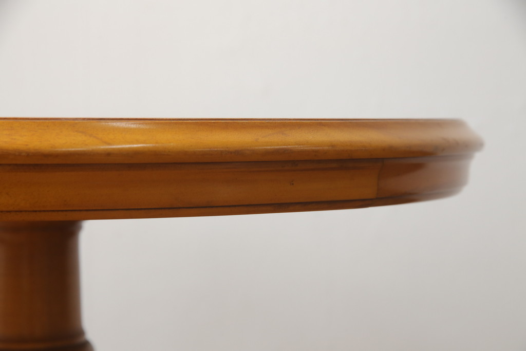 中古　横浜クラシック家具　ダニエル(Daniel)　　レオナ (Leona)　A-317　温かみのある色合いが魅力の丸テーブル(ローテーブル、ラウンドテーブル、コーヒーテーブル、サイドテーブル)(定価約21万円)(R-072580)