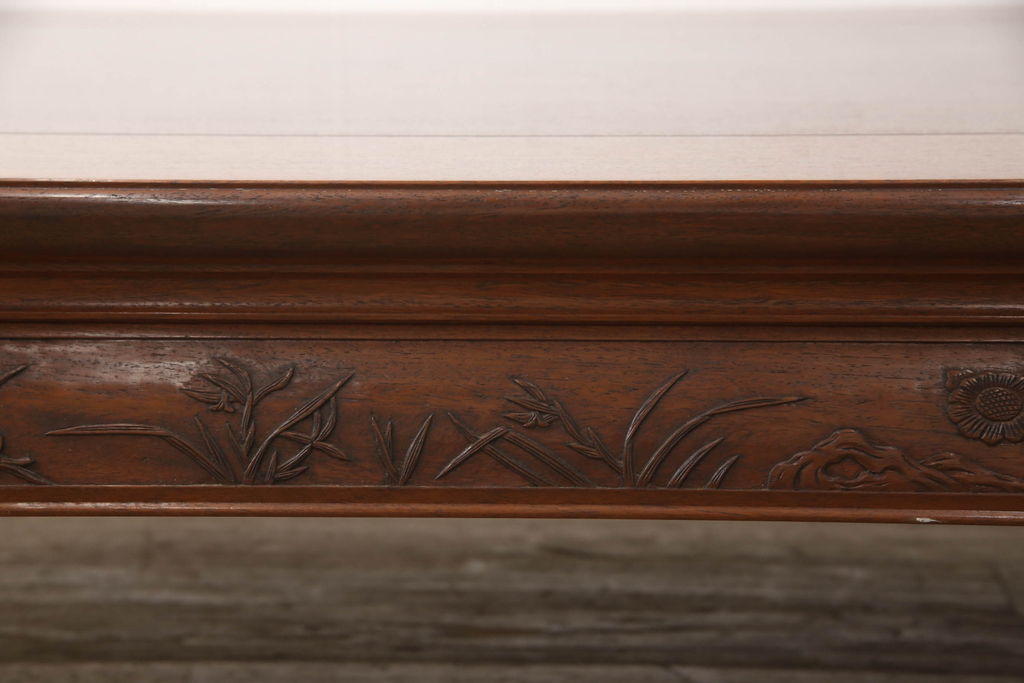 中古　大阪唐木指物　紫檀(シタン)材　丸みを帯びたデザインの脚と帯板に施された彫刻が目を惹く座卓(ローテーブル、食卓、センターテーブル)(R-062760)