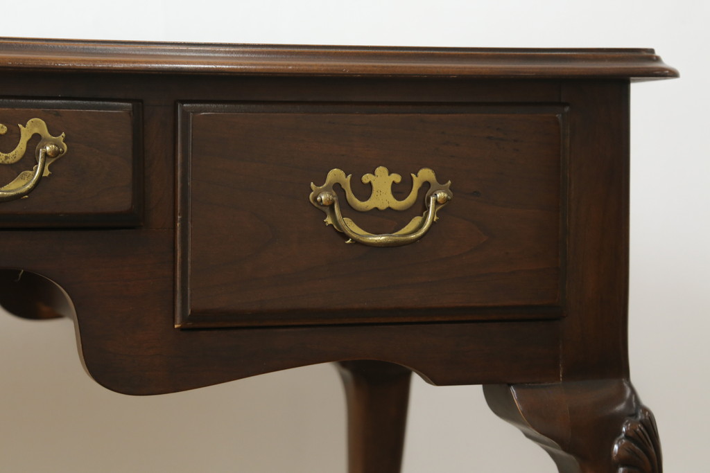 中古　美品　DREXEL HERITAGE(ドレクセルヘリテイジ)　クラシカルな雰囲気漂う猫脚デスク(机、ワークデスク、コンソールテーブル、在宅用、在宅ワーク用)(R-076668)