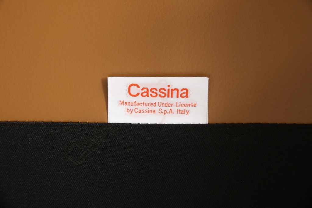 中古　Cassina(カッシーナ)　401 BREAK(ブレーク)　MARIO BELLINI(マリオベリーニ)　キャスター付きアームチェア(定価約46万円)(ダイニングチェア、一人掛けソファ、1P)(R-057805)