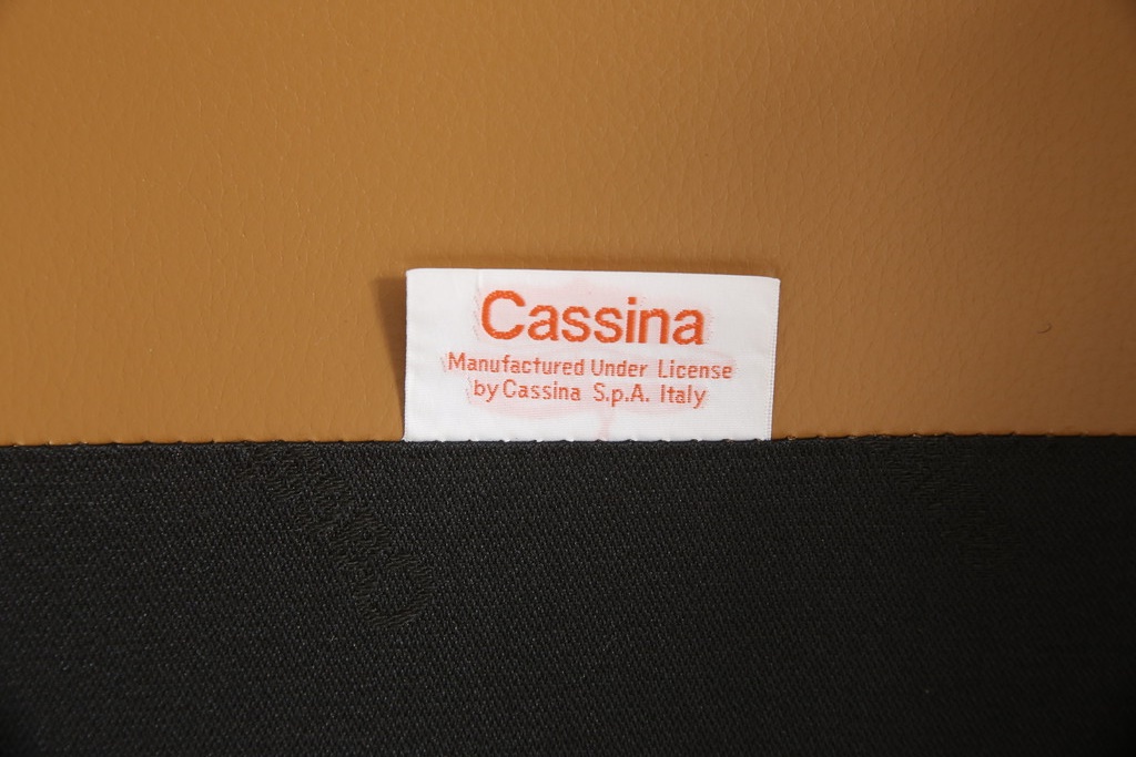 中古　Cassina(カッシーナ)　401 BREAK(ブレーク)　MARIO BELLINI(マリオベリーニ)　キャスター付きアームチェア(定価約46万円)(ダイニングチェア、一人掛けソファ、1P)(R-057806)