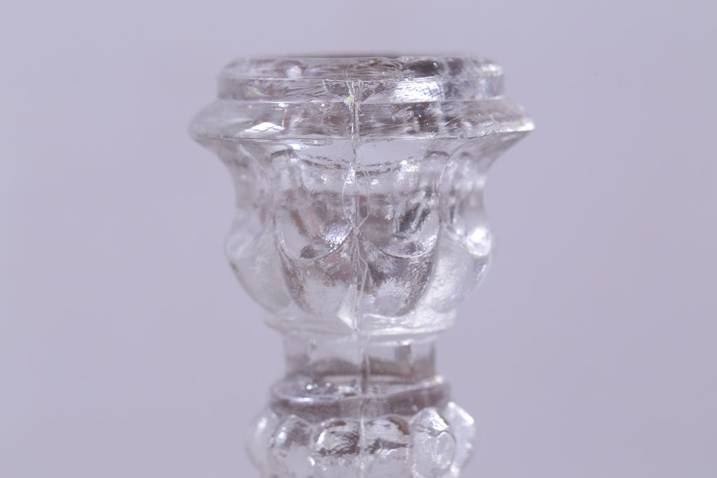 アンティーク雑貨　イギリスアンティーク 小振りで可愛らしいガラス製キャンドルスタンド(ろうそく立て、キャンドルホルダー)
