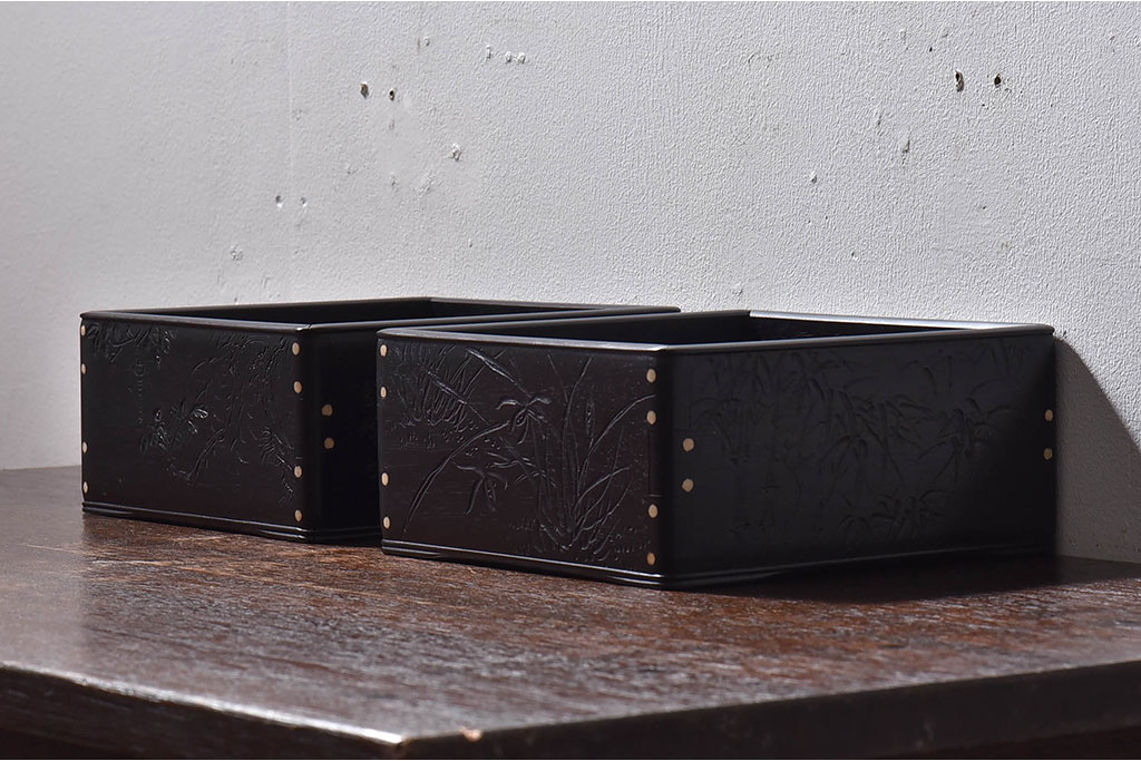 アンティーク雑貨　和製アンティーク　箱付　鹿角の装飾が存在感を引き立てる紫檀煙草盆2個セット