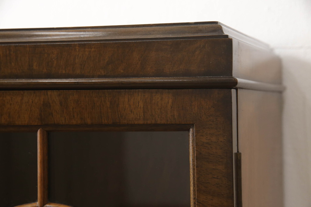 イギリスアンティーク　マホガニー材　クラシカルなデザインが魅力的なサイドボードキャビネット(飾り棚、戸棚)(R-054621)
